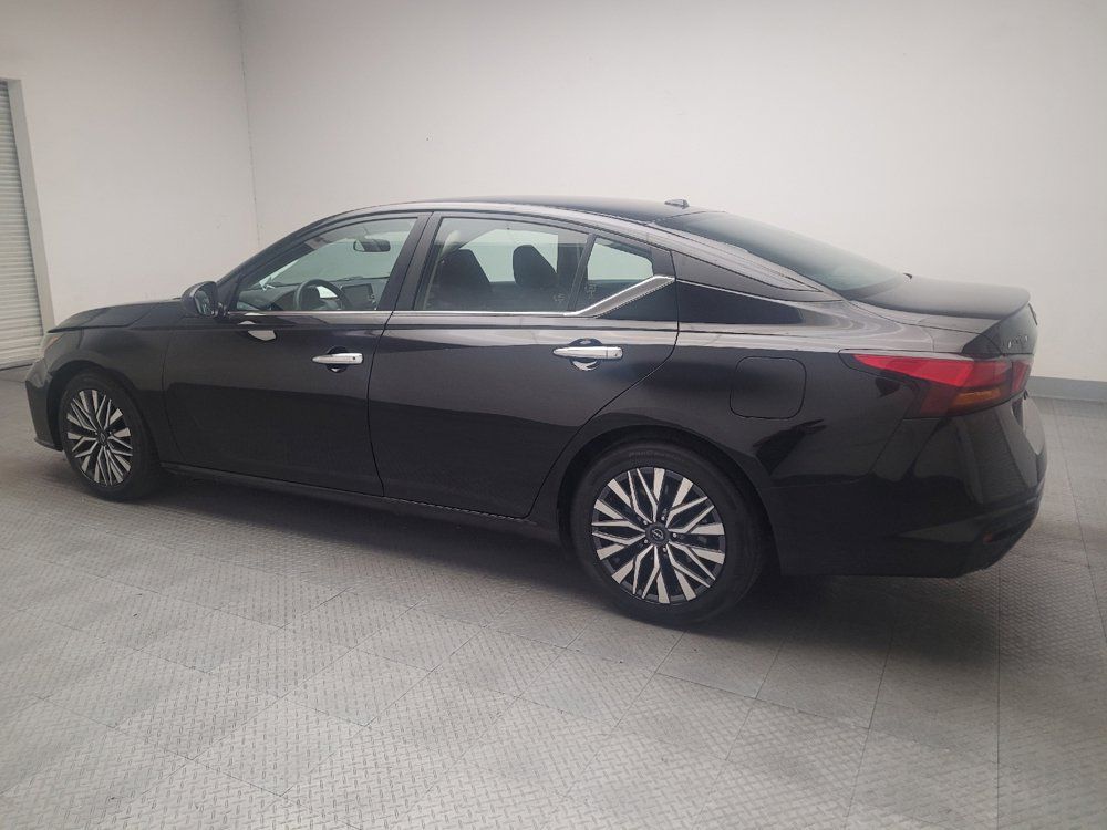 Used 2025 Nissan Altima 2.5 SV FWD image 3