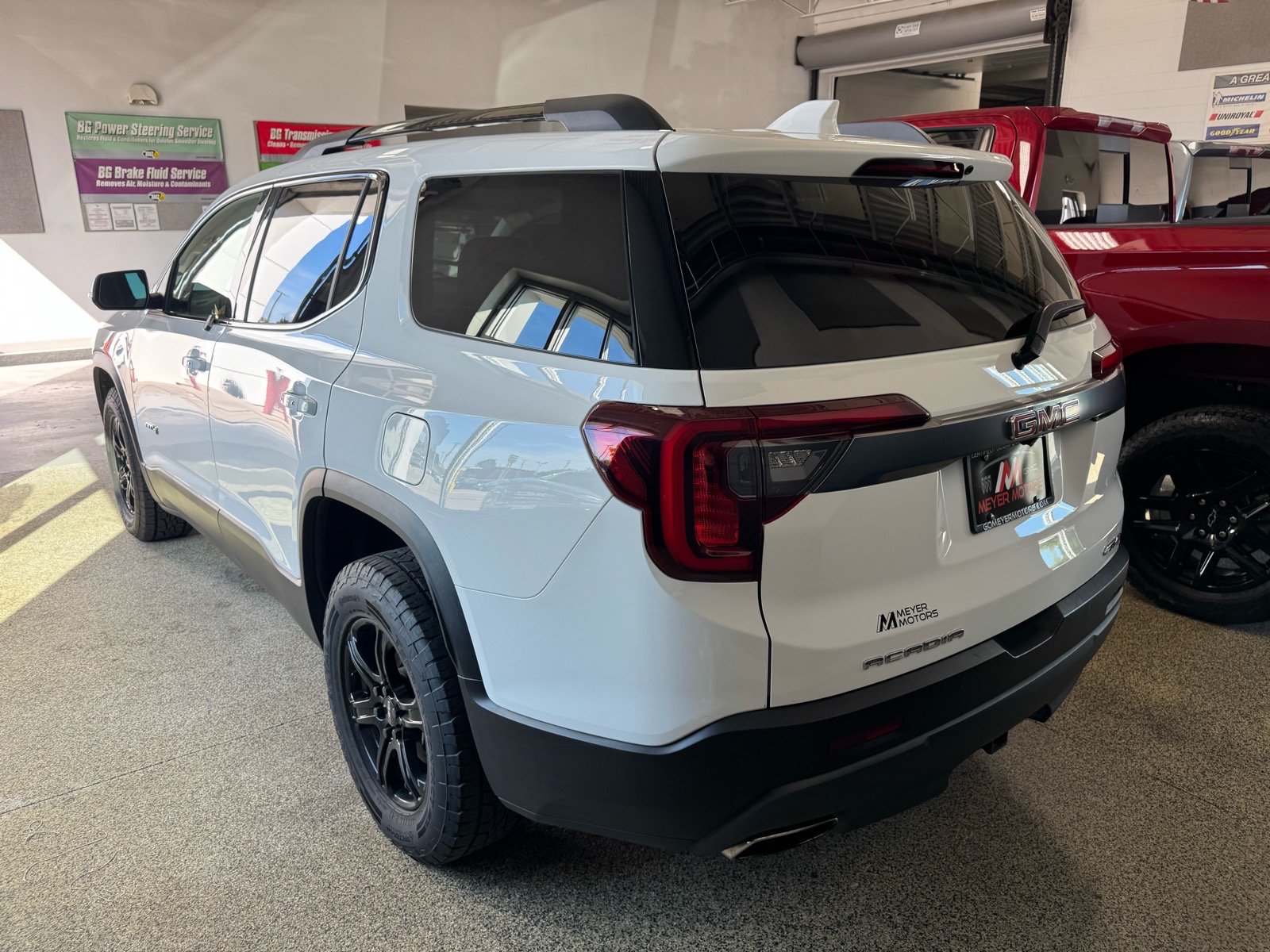 Used 2021 GMC Acadia AT4 w/ Preferred Package AWD/4WD image 7