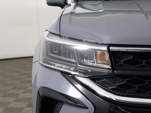 Used 2022 Volkswagen Taos SE w/ Driver Assistance Package image 12