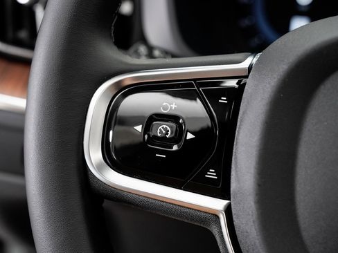 Used 2024 Volvo XC60 T8 Plus image 12