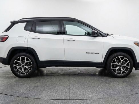 Used 2025 Jeep Compass Limited AWD/4WD image 11