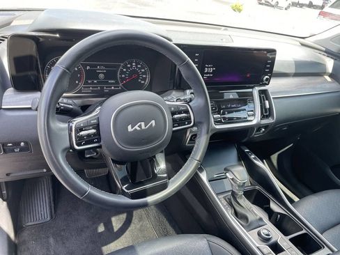 Certified 2023 Kia Sorento EX w/ Panoramic Sunroof Package FWD image 10