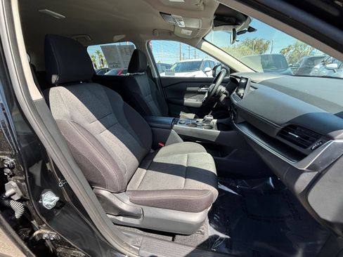 Used 2025 Nissan Rogue SV AWD/4WD image 38