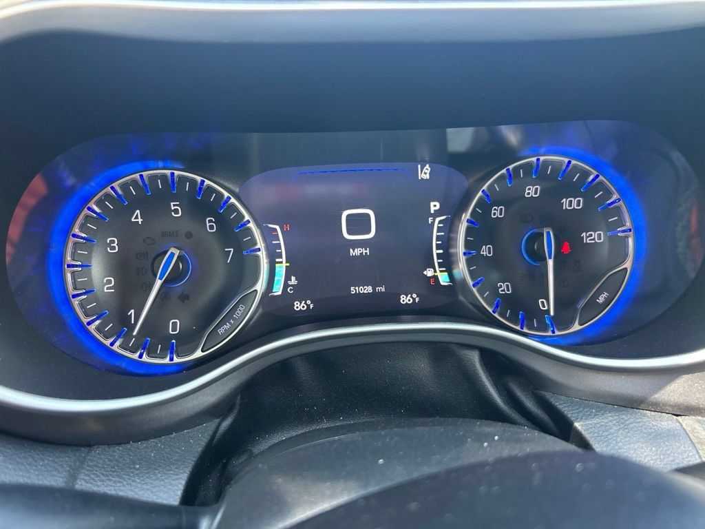 Used 2021 Chrysler Pacifica Touring-L FWD image 15