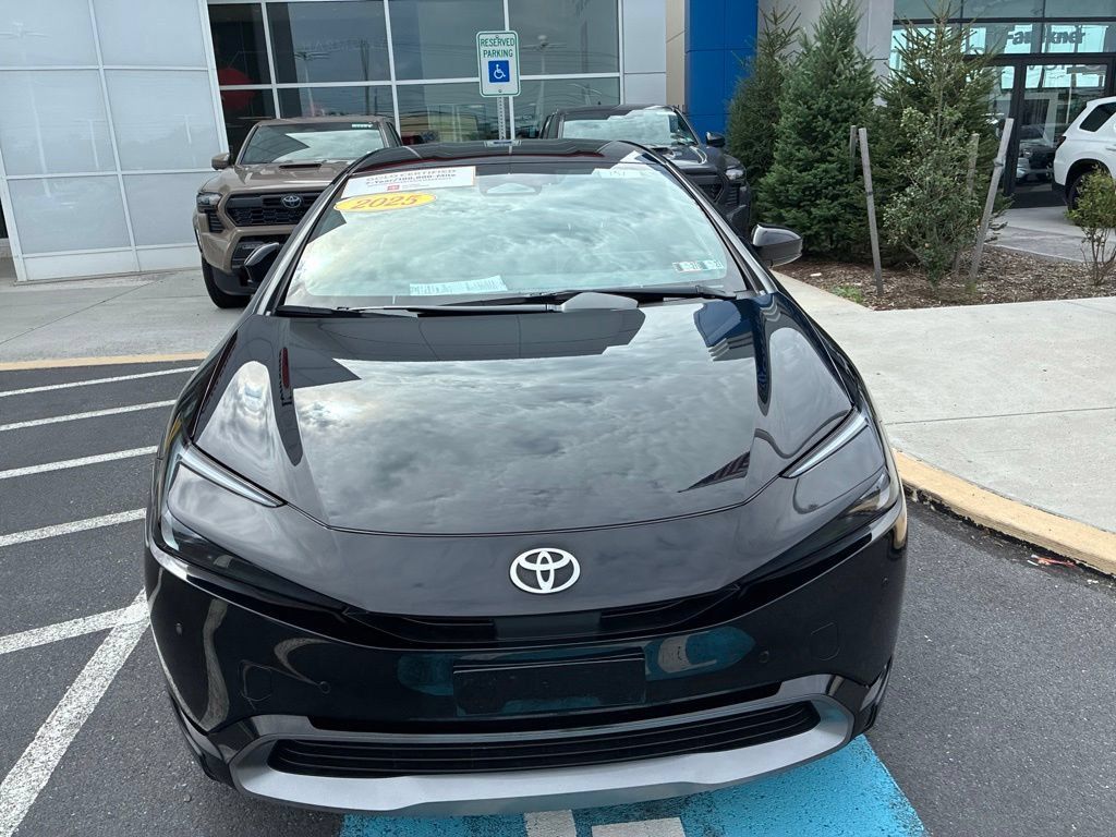 Used 2024 Toyota Prius XLE FWD image 19
