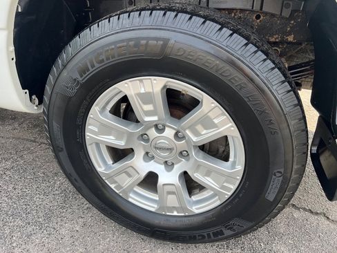 Used 2017 Nissan Titan SV image 33