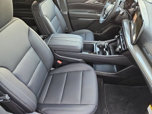New 2027 Chevrolet Traverse LT w/ Midnight/Sport Edition FWD image 15
