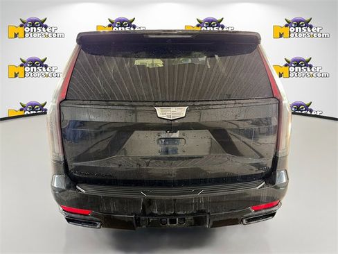 Used 2024 Cadillac Escalade Sport Platinum image 5