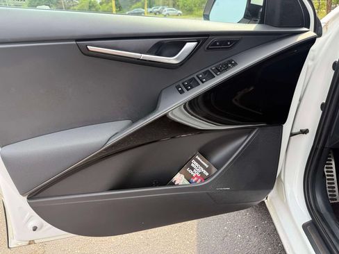 Used 2023 Kia Niro SX Touring FWD image 14