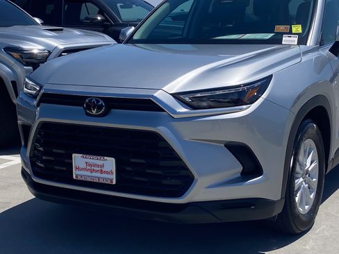 Certified 2025 Toyota Grand Highlander FWD image 7