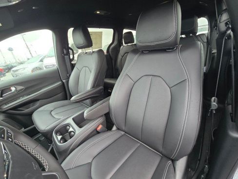 New 2026 Chrysler Voyager LX FWD image 25