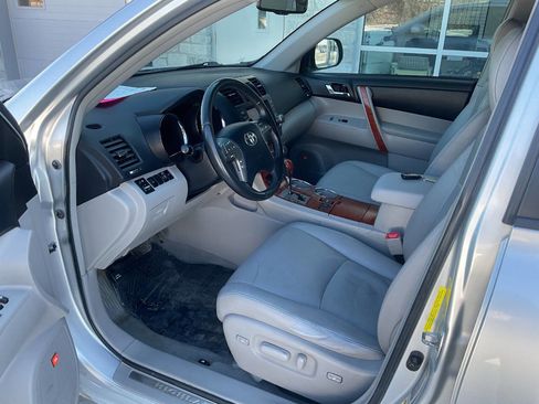 Used 2010 Toyota Highlander Limited image 14