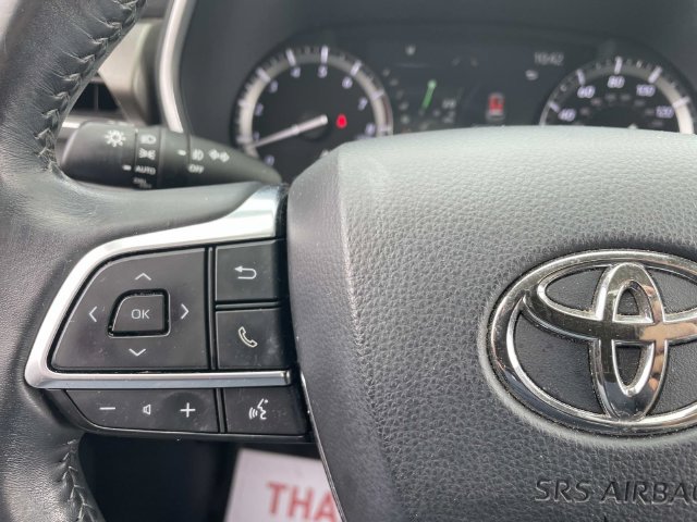 Used 2020 Toyota Highlander XLE AWD/4WD image 32