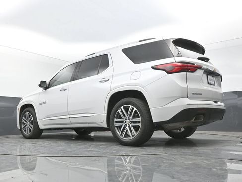 Used 2023 Chevrolet Traverse High Country FWD image 39