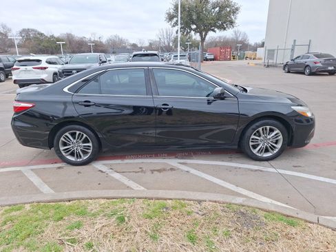 Used 2017 Toyota Camry SE image 8