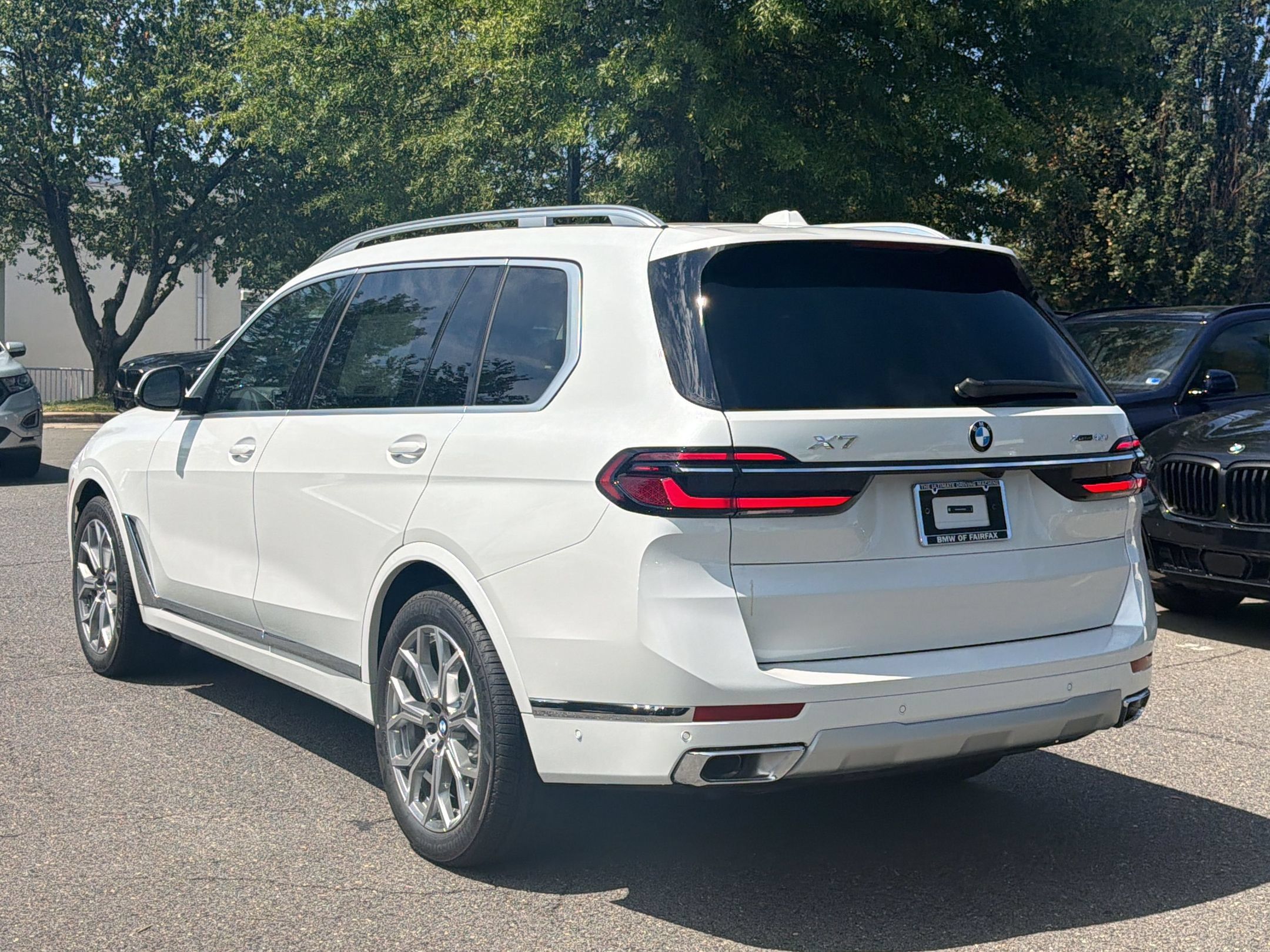 Used 2027 BMW X7 xDrive40i AWD/4WD image 3