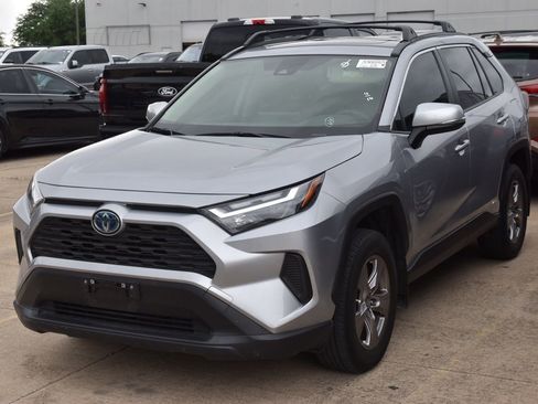 Used 2023 Toyota RAV4 XLE w/ Convenience Package image 2