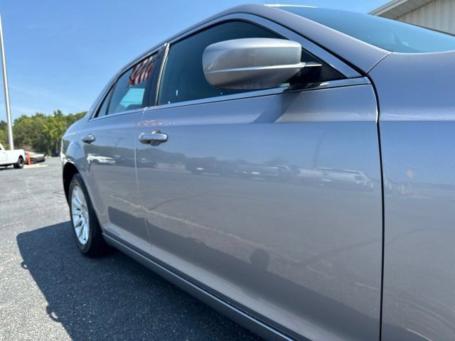 Used 2014 Chrysler 300 RWD image 10