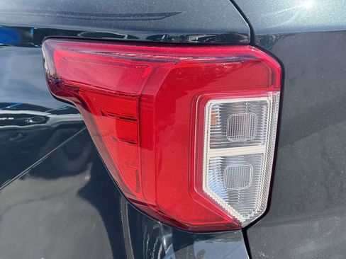 Used 2022 Ford Explorer XLT w/ Equipment Group 202A AWD/4WD image 6