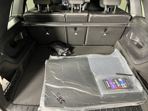 New 2025 Mercedes-Benz GLB 250 image 31