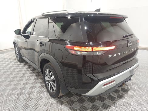 Used 2024 Nissan Pathfinder SL AWD/4WD image 2