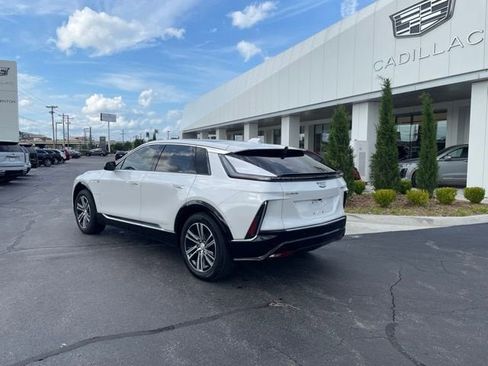 Used 2024 Cadillac Lyriq Luxury AWD/4WD image 7