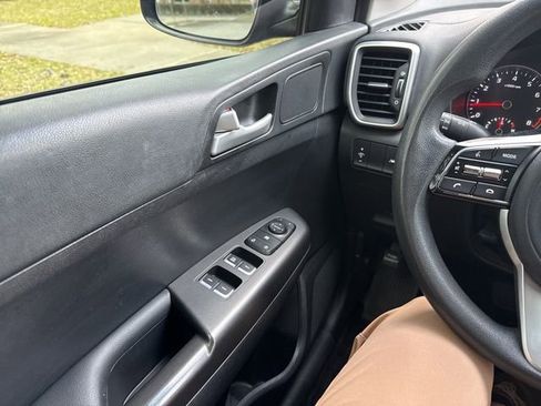 Used 2021 Kia Sportage LX FWD image 31