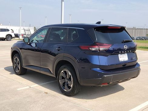Used 2025 Nissan Rogue SV image 7
