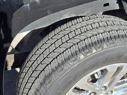 Used 2015 GMC Canyon SLT image 24