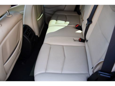 Used 2019 Cadillac XT5 Luxury FWD image 16