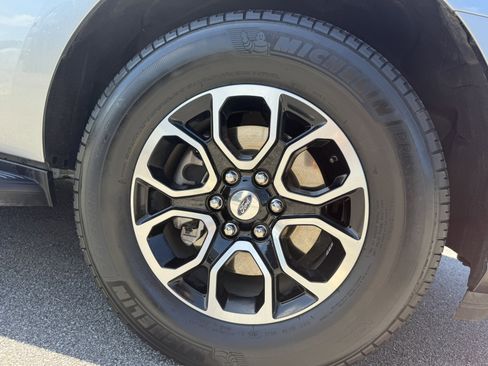 Used 2024 Ford Expedition XLT RWD image 14