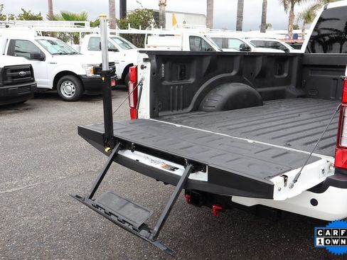Used 2022 Ford F350 Lariat w/ Black Appearance Package image 9