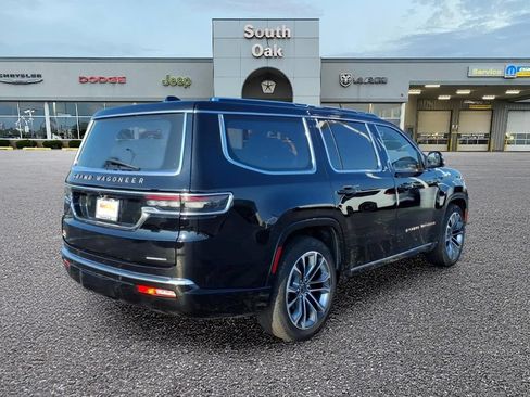 Used 2023 Jeep Grand Wagoneer Series III AWD/4WD image 3