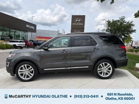 Used 2017 Ford Explorer XLT w/ Equipment Group 202A AWD/4WD image 13