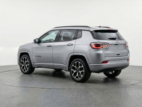 Used 2025 Jeep Compass Limited image 6