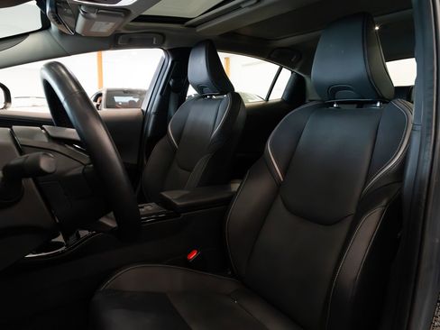 Used 2024 Toyota Prius XLE image 7