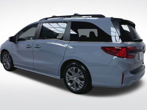 New 2026 Honda Odyssey Touring image 6