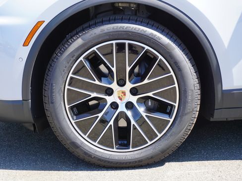 New 2026 Porsche Macan 4 Electric AWD/4WD image 14