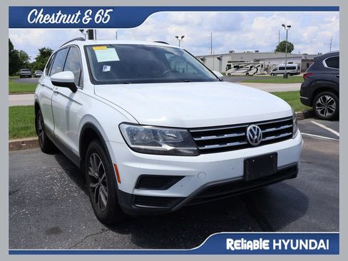 Used 2020 Volkswagen Tiguan SE w/ Panoramic Sunroof Package FWD image 1