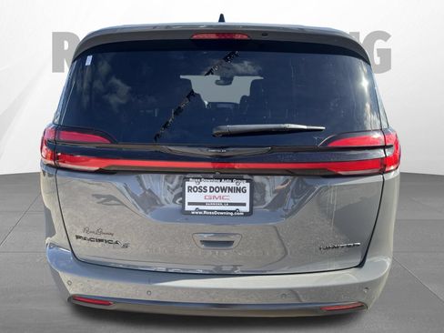 Used 2025 Chrysler Pacifica Limited FWD image 5