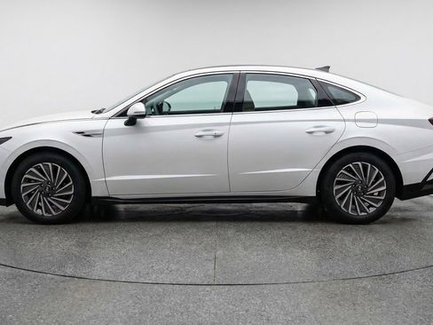 Used 2025 Hyundai Sonata SEL FWD image 5
