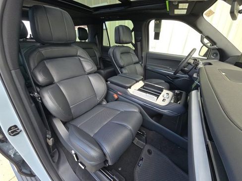 New 2025 Lincoln Navigator Reserve w/ Jet Appearance Package image 10