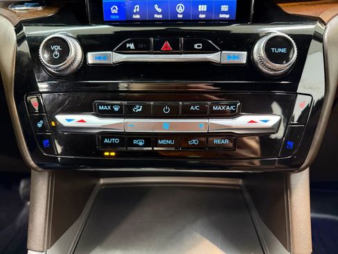 Used 2022 Ford Explorer King Ranch w/ Premium Technology Package image 27