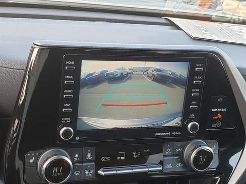 Used 2021 Toyota Highlander XLE image 24
