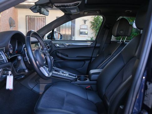 Used 2020 Porsche Macan AWD/4WD image 12