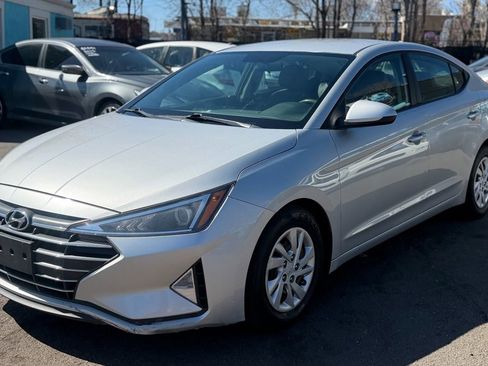 Used 2019 Hyundai Elantra SE FWD image 4