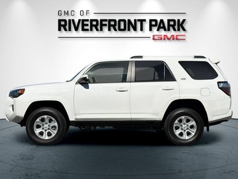 Used 2024 Toyota 4Runner SR5 AWD/4WD image 6