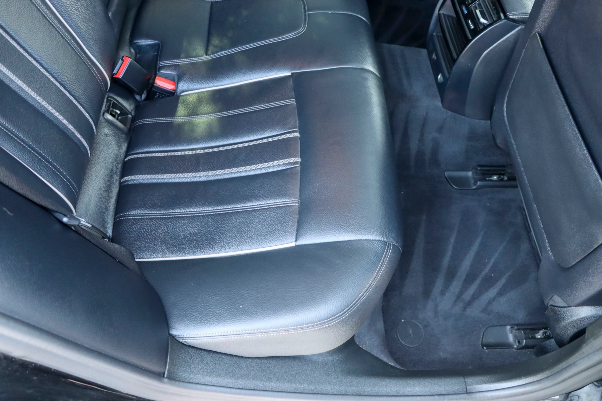 Used 2019 BMW 530e w/ Convenience Package RWD image 20