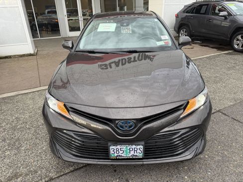 Used 2019 Toyota Camry LE image 6