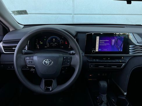 Used 2025 Toyota Camry LE image 12